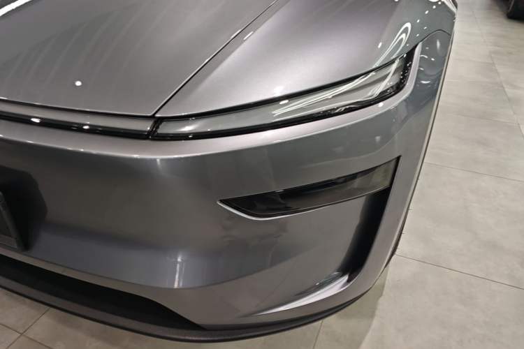 Used Tesla Model Y 2025 Long-Range All-Wheel-Drive Version Left Front Headlight