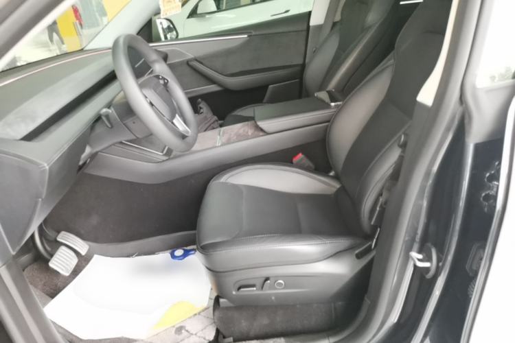Used Tesla Model Y 2025 Long-Range All-Wheel Drive First Edition Left Front Seat