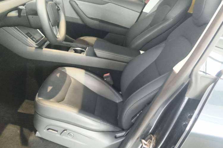 Used Tesla Model Y 2025 Rear-Wheel-Drive Version Left Front Seat