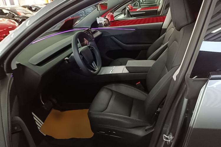 Used Tesla Model Y 2025 Long-Range All-Wheel-Drive Version Left Front Seat