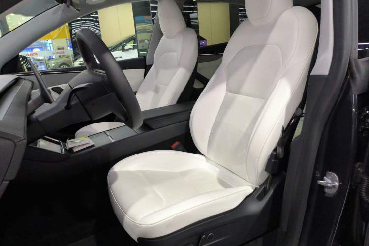 Used Tesla Model Y 2025 Rear-Wheel-Drive Version Left Front Seat