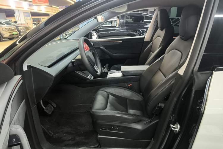 Used Tesla Model Y 2025 Long-Range All-Wheel Drive First Edition Left Front Seat