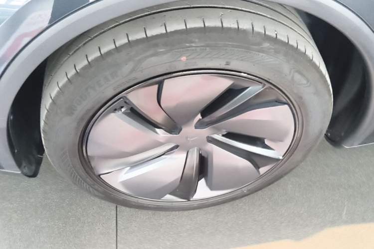 Used Tesla Model Y 2025 Rear-Wheel-Drive Version Left Front Wheel Hub