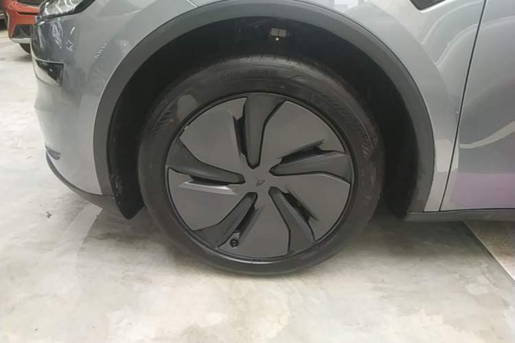 Used Tesla Model Y 2025 Rear-Wheel-Drive Version Left Front Wheel Hub