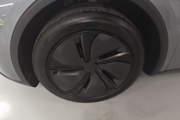 Used Tesla Model Y 2025 Rear-Wheel-Drive Version Left Front Wheel Hub