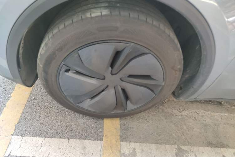 Used Tesla Model Y 2025 Rear-Wheel-Drive Version Left Front Wheel Hub