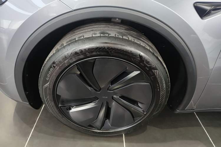 Used Tesla Model Y 2025 Rear-Wheel-Drive Version Left Front Wheel Hub