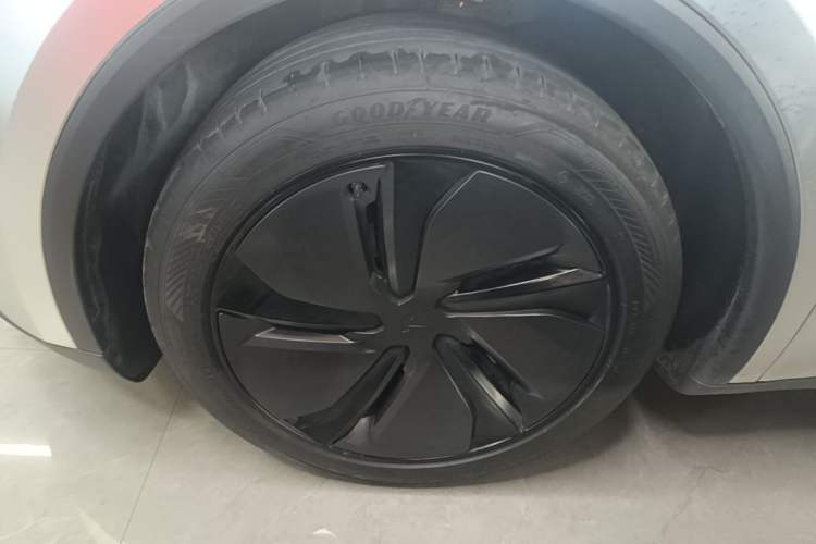 Used Tesla Model Y 2025 Rear-Wheel-Drive Version Left Front Wheel Hub
