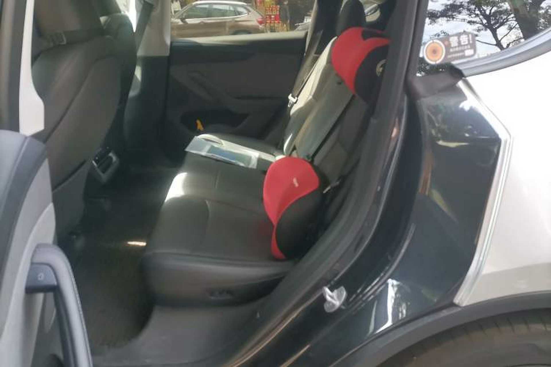Used Tesla Model Y 2025 Rear-Wheel Drive First Edition Left Rear Seat