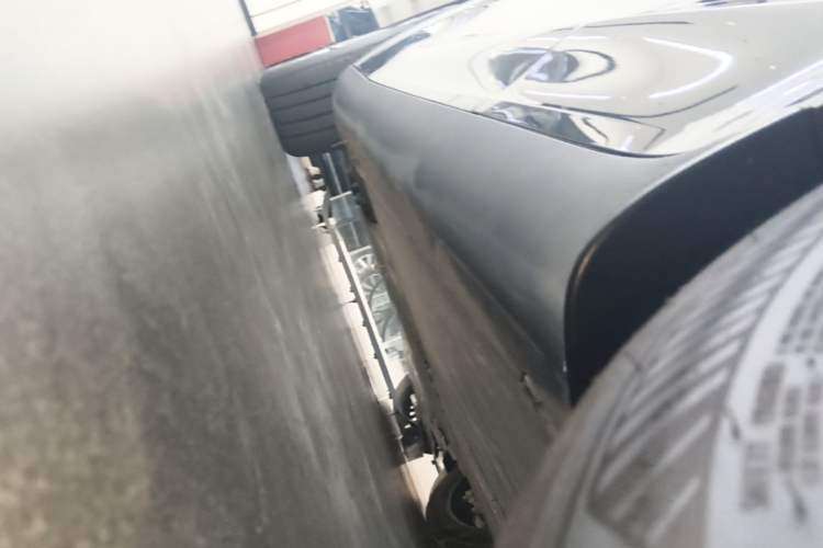 Used Tesla Model Y 2025 Rear-Wheel-Drive Version Left Side Sill
