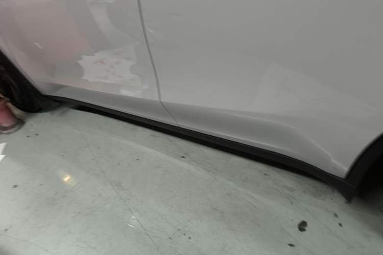 Used Tesla Model Y 2025 Long-Range All-Wheel Drive First Edition Left Side Sill