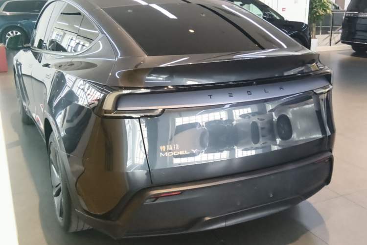 Used Tesla Model Y 2025 Rear-Wheel-Drive Version Rear Left 45 Deg