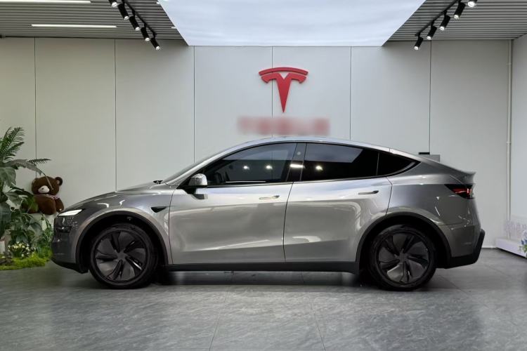 Used Tesla Model Y 2025 Long-Range All-Wheel-Drive Version Rear Left 45 Deg