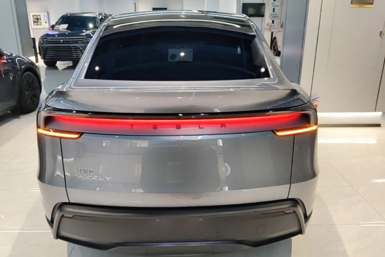 Used Tesla Model Y 2025 Rear-Wheel-Drive Version Rear