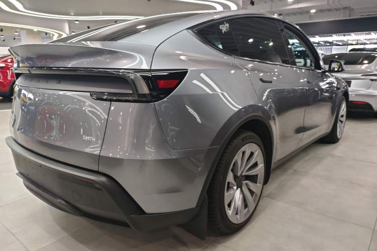 Used Tesla Model Y 2025 Long-Range All-Wheel-Drive Version Rear Right 45 Deg