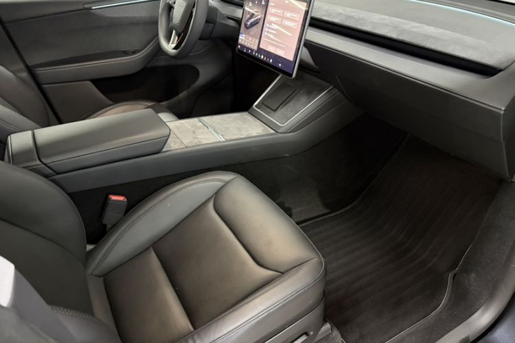 Used Tesla Model Y 2025 Long-Range All-Wheel Drive First Edition Right Front Seat