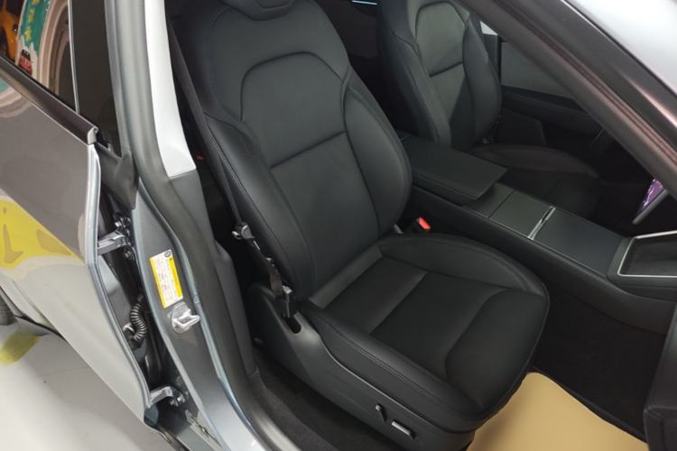 Used Tesla Model Y 2025 Rear-Wheel-Drive Version Right Front Seat