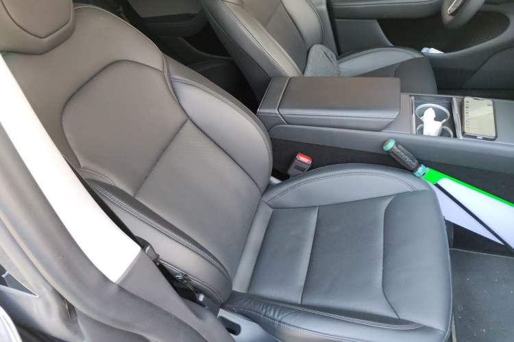 Used Tesla Model Y 2025 Rear-Wheel-Drive Version Right Front Seat