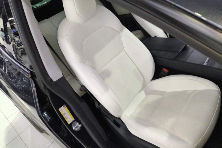 Used Tesla Model Y 2025 Rear-Wheel-Drive Version Right Front Seat