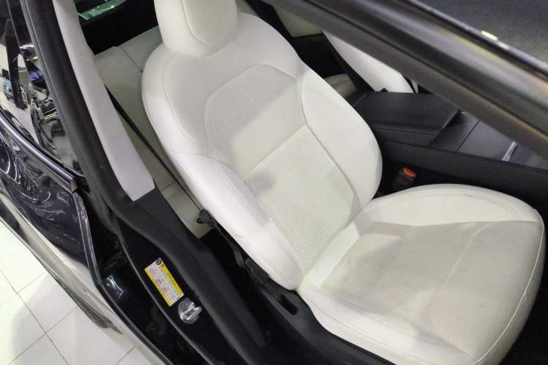 Used Tesla Model Y 2025 Rear-Wheel-Drive Version Right Front Seat