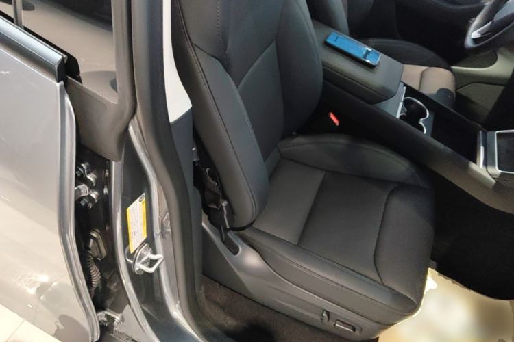 Used Tesla Model Y 2025 Rear-Wheel-Drive Version Right Front Seat
