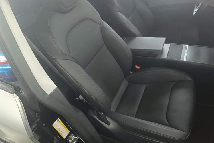 Used Tesla Model Y 2025 Rear-Wheel-Drive Version Right Front Seat