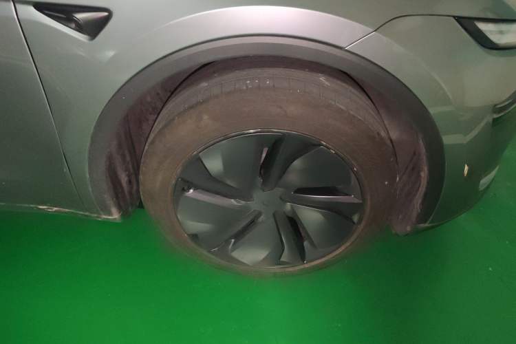 Used Tesla Model Y 2025 Rear-Wheel-Drive Version Right Front Wheel Hub