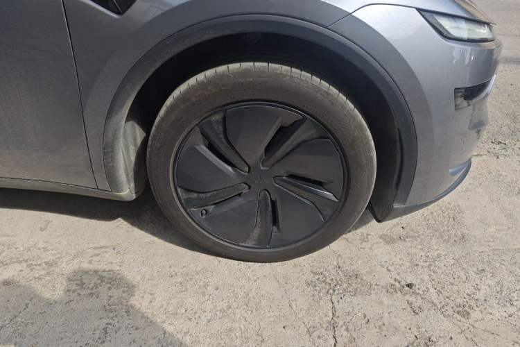 Used Tesla Model Y 2025 Rear-Wheel-Drive Version Right Front Wheel Hub
