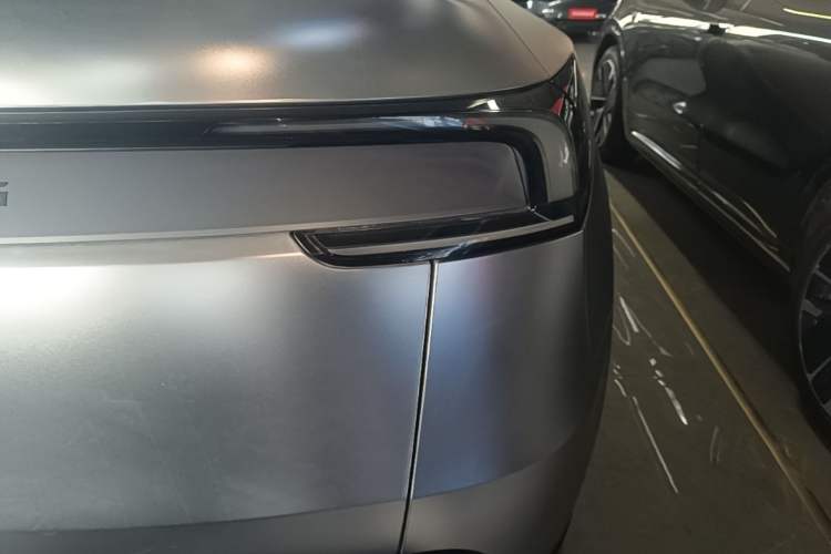 Used Tesla Model Y 2025 Rear-Wheel-Drive Version Right Rear Taillight