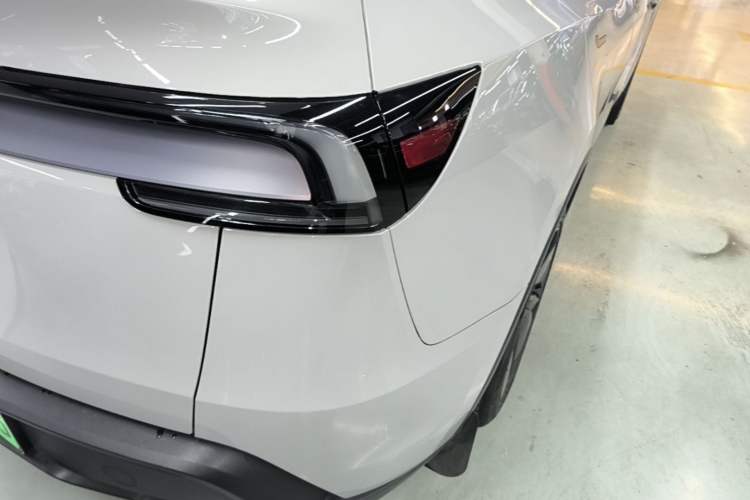 Used Tesla Model Y 2025 Long-Range All-Wheel Drive First Edition Right Rear Taillight