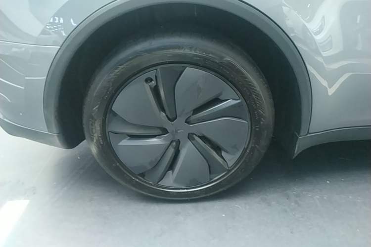 Used Tesla Model Y 2025 Rear-Wheel-Drive Version Right Rear Wheel Hub
