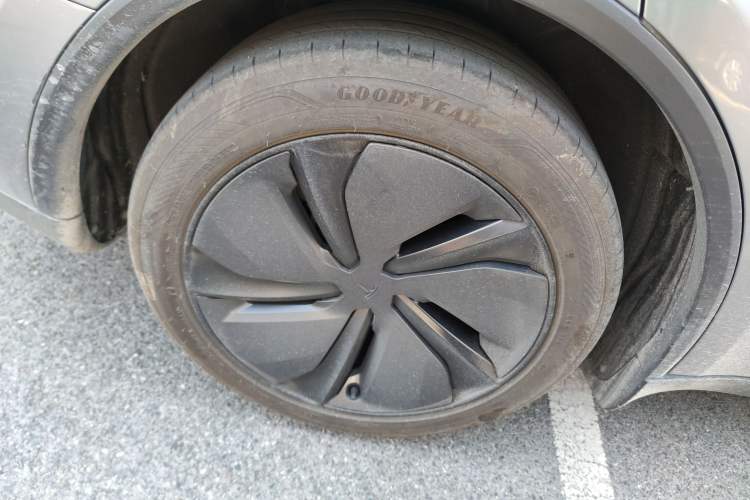Used Tesla Model Y 2025 Rear-Wheel-Drive Version Right Rear Wheel Hub