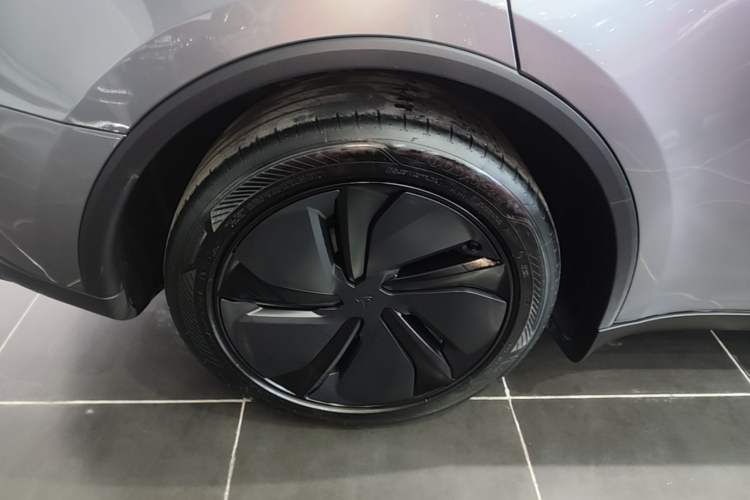 Used Tesla Model Y 2025 Rear-Wheel-Drive Version Right Rear Wheel Hub