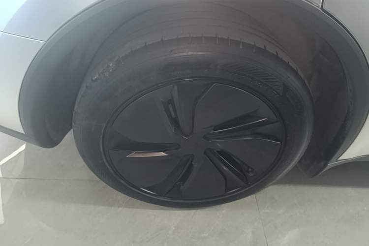 Used Tesla Model Y 2025 Rear-Wheel-Drive Version Right Rear Wheel Hub