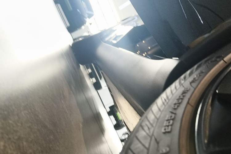 Used Tesla Model Y 2025 Rear-Wheel-Drive Version Right Side Sill