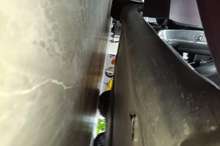 Used Tesla Model Y 2025 Long-Range All-Wheel-Drive Version Right Side Sill