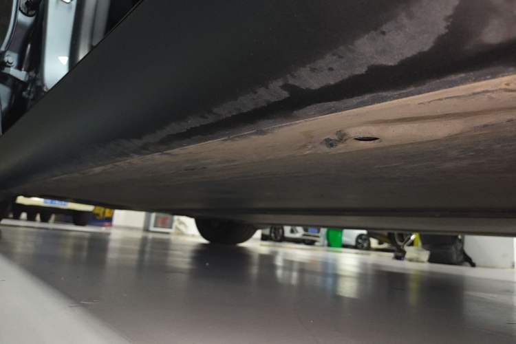 Used Tesla Model Y 2025 Rear-Wheel-Drive Version Right Side Sill