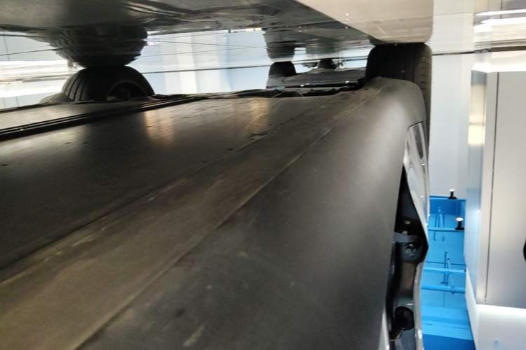 Used Tesla Model Y 2025 Rear-Wheel-Drive Version Right Side Sill