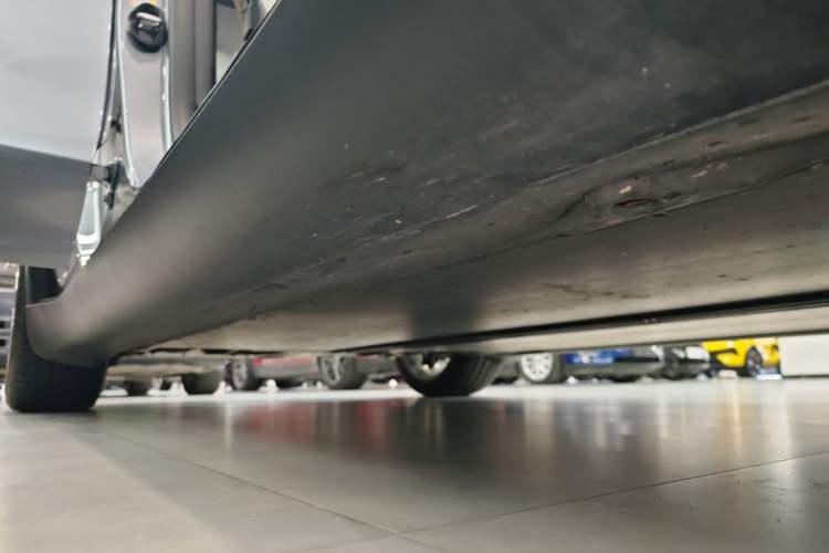 Used Tesla Model Y 2025 Long-Range All-Wheel-Drive Version Right Side Sill