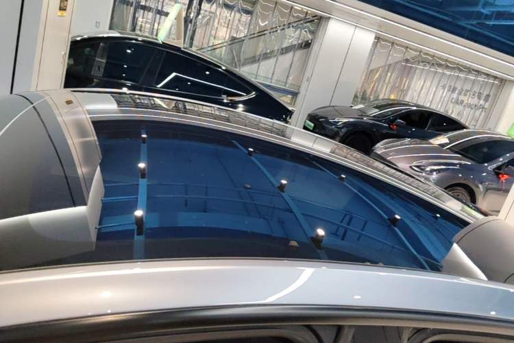 Used Tesla Model Y 2025 Rear-Wheel-Drive Version Roof