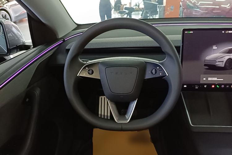 Used Tesla Model Y 2025 Long-Range All-Wheel-Drive Version Steering Wheel