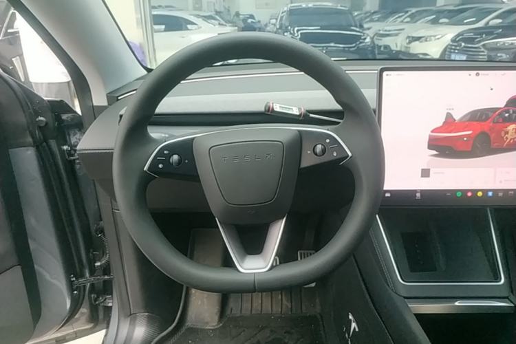 Used Tesla Model Y 2025 Rear-Wheel-Drive Version Steering Wheel