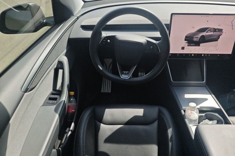 Used Tesla Model Y 2025 Rear-Wheel-Drive Version Steering Wheel