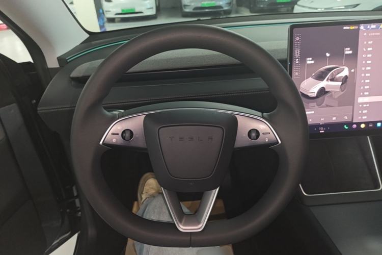 Used Tesla Model Y 2025 Rear-Wheel-Drive Version Steering Wheel