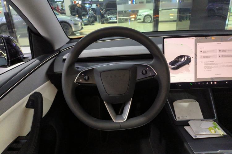 Used Tesla Model Y 2025 Rear-Wheel-Drive Version Steering Wheel