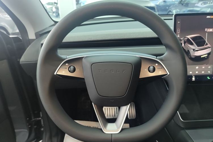 Used Tesla Model Y 2025 Rear-Wheel-Drive Version Steering Wheel