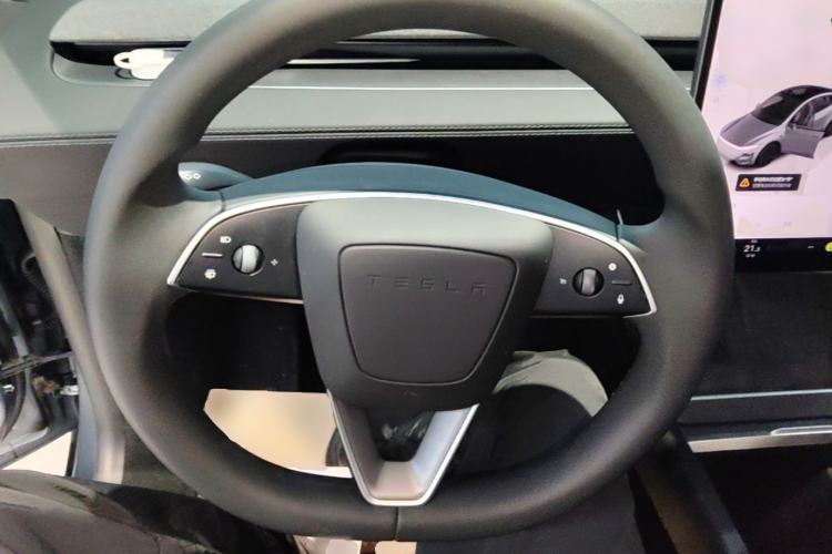 Used Tesla Model Y 2025 Rear-Wheel-Drive Version Steering Wheel