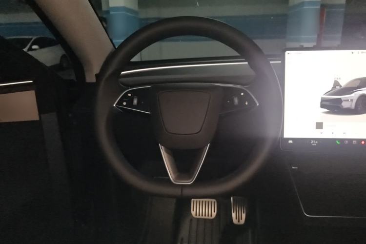 Used Tesla Model Y 2025 Updated Version Long-Range All-Wheel Drive Steering Wheel
