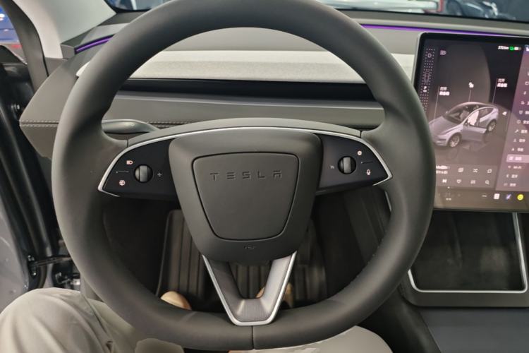 Used Tesla Model Y 2025 Long-Range All-Wheel-Drive Version Steering Wheel