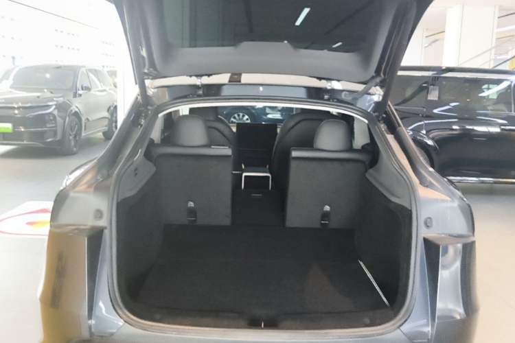 Used Tesla Model Y 2025 Rear-Wheel-Drive Version Trunk